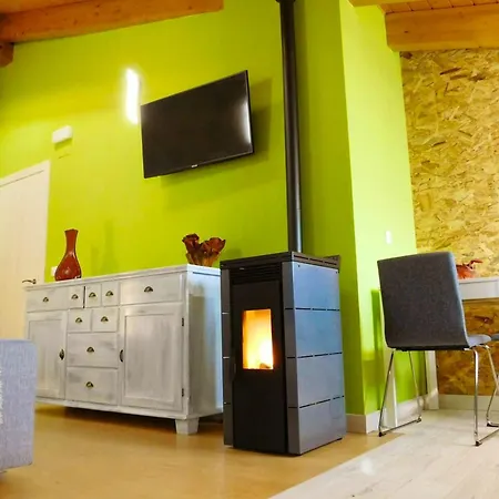 Charming Cabin With Fireplace In 38 M² Tubilla del Lago