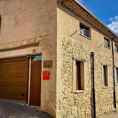 Charming Cabin With Fireplace In 38 M² Tubilla del Lago